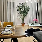 Center Easy_luxury شقة تيرانا